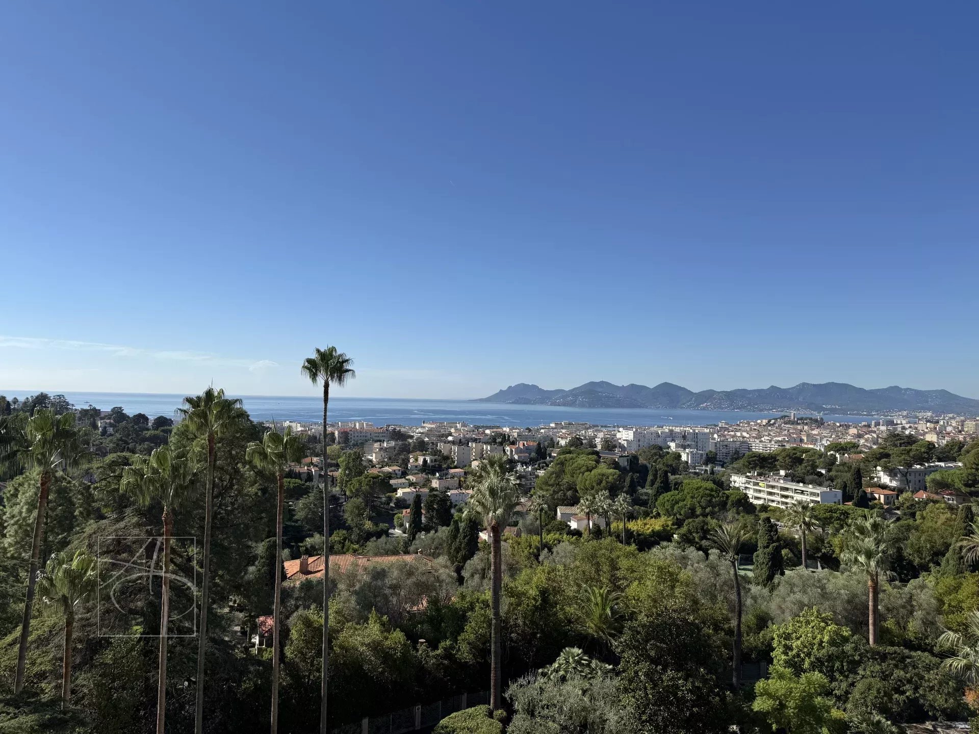 Panoramic view from Montfleury-Isola Bella Panoramic view of Cannes and the sea from Montfleury-Isola Bella.
