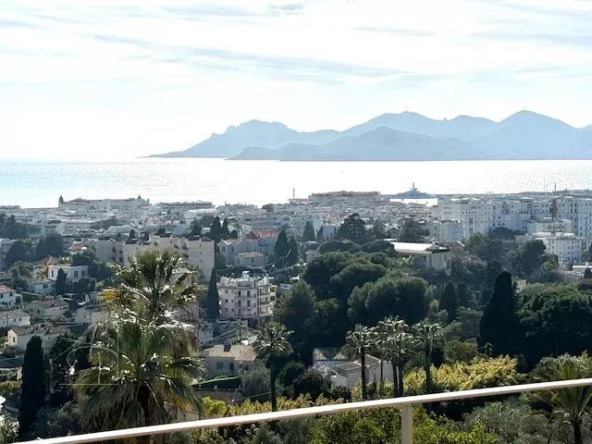 Montfleury-Isola bella coup de coeur assuré pour ce sublime 3 pièces vue mer panoramique