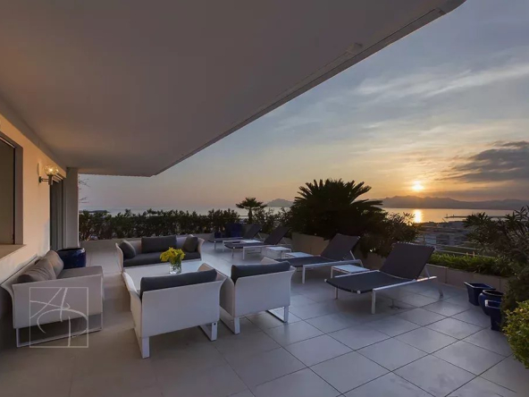 SPLENDIDE APPARTEMENT CANNES BASSE CALIFORNIE RESIDENCE DE LUXE VUE MER FEERIQUE