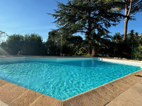 EN CO-EXCLUSIVITE Superbe penthouse à Montfleury à deux pas du centre ville au calme dans une résidence avec piscine