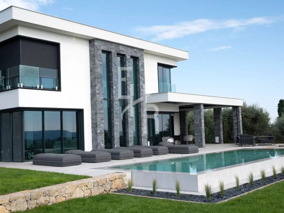 À VENDRE – VILLA D’ARCHITECTE D’EXCEPTION  8 pièces