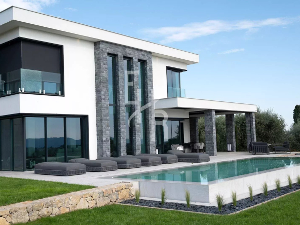 À VENDRE – VILLA D’ARCHITECTE D’EXCEPTION  8 pièces