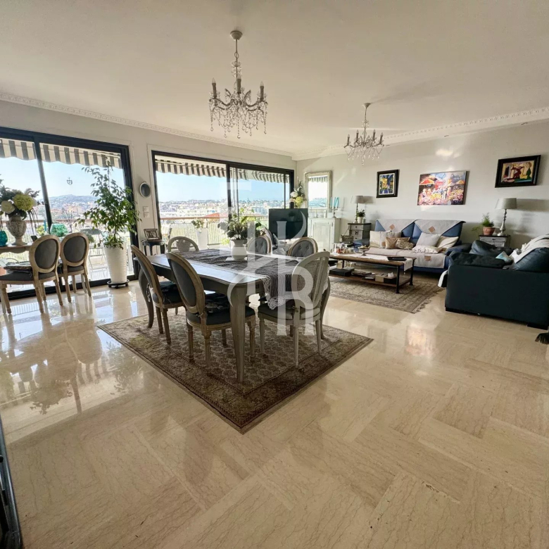 Villa d’Exception à Vence : Vue Spectaculaire, Calme Absolu et Proximité Idéale