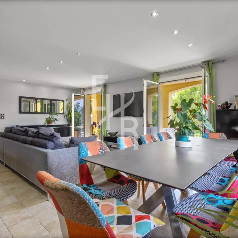 A rénover Mougins – Villa 222 m2 avec annexes sur un terrain de 2 096 m2