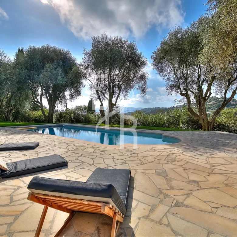 Villa au calme dans domaine privé