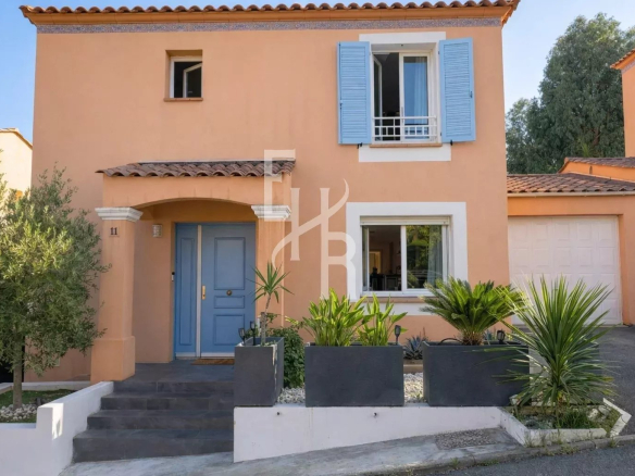 Villa au calme dans domaine privé