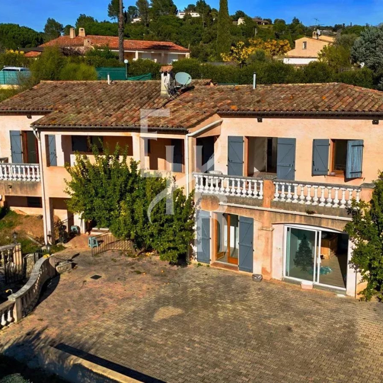 Villa au calme dans domaine privé