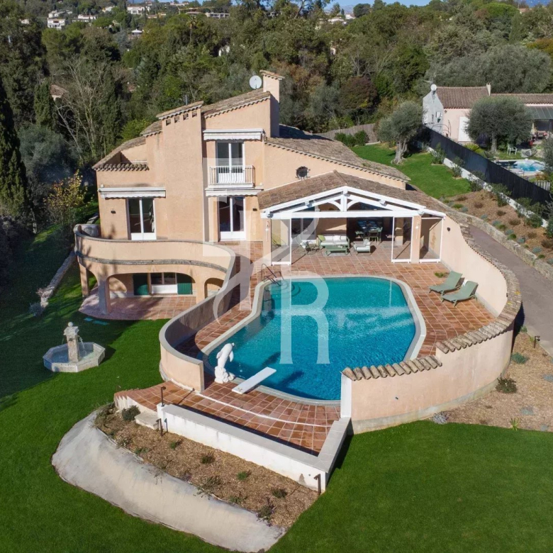 Demeure d’exception au cœur d’un domaine privé à Mougins