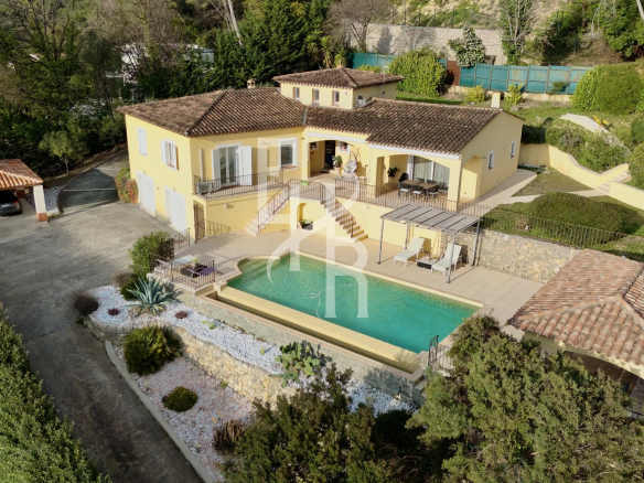Villa à Mougins dans secteur prisé avec vue panoramique