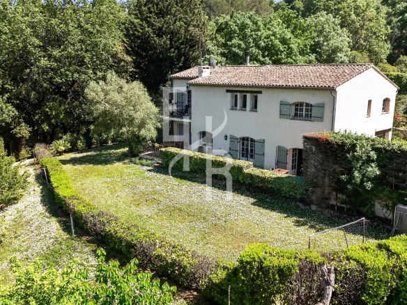 An exceptional lifestyle in a prestigious estate in Mougins