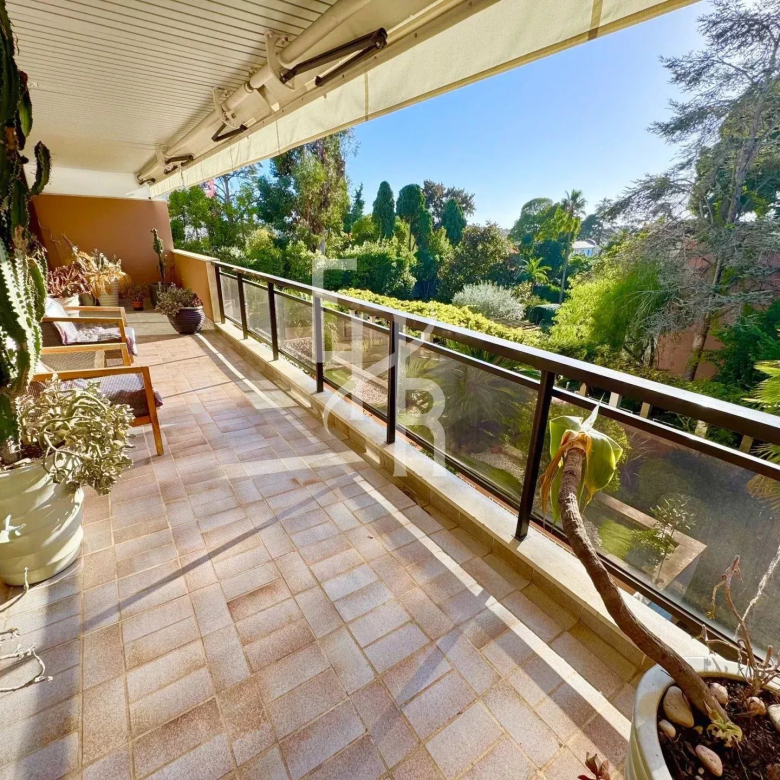 Cannes Vue mer vente appartement 3/4P à rafraîchir