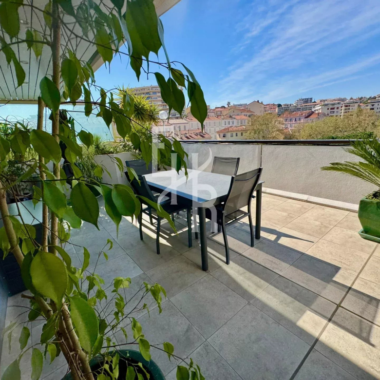 VENTE 4 PIÈCES DERNIER ÉTAGE VUE MER PANORAMIQUE