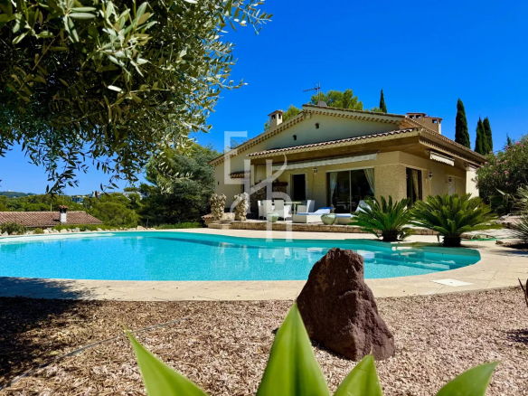 Mougins, detached villa with swimming pool for sale
