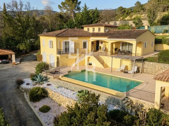 Villa à Mougins dans secteur prisé avec vue panoramique