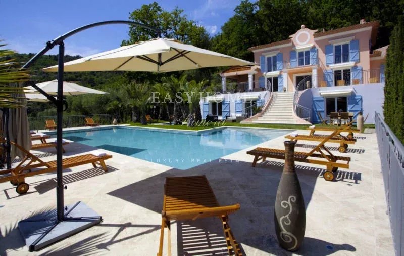 Villa à Mougins dans secteur prisé avec vue panoramique