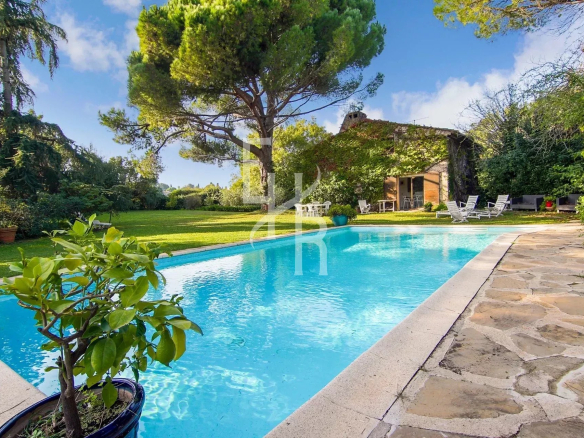 Mougins, à vendre propriété de caractère avec piscine