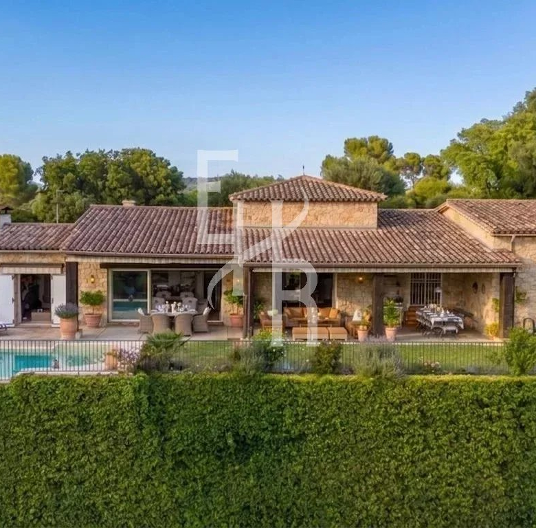 Beautiful house with swimming pool for sale in Vétraz-Monthoux 74100