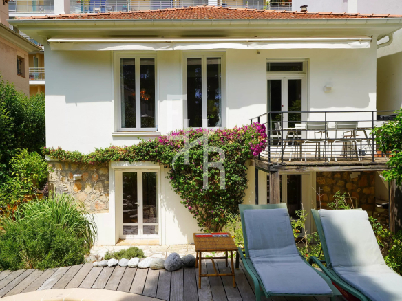 Maison de ville avec 4 chambres et  piscine