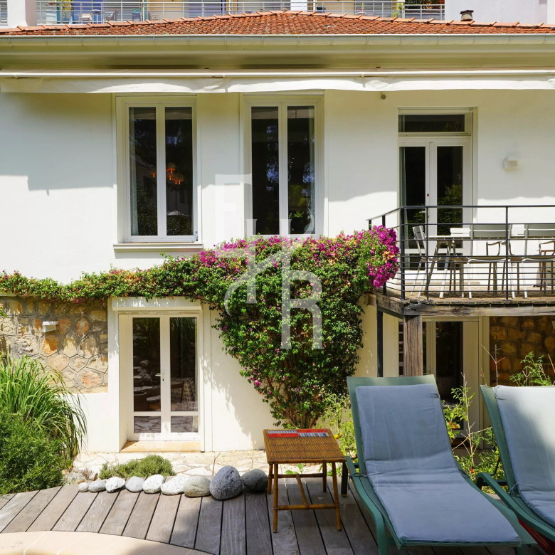 Villa provençale rénovée avec piscine et grande garage