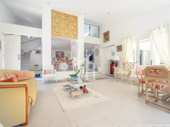 Bright interior of a renovated villa in Mougins with living room, kitchen and patio.
