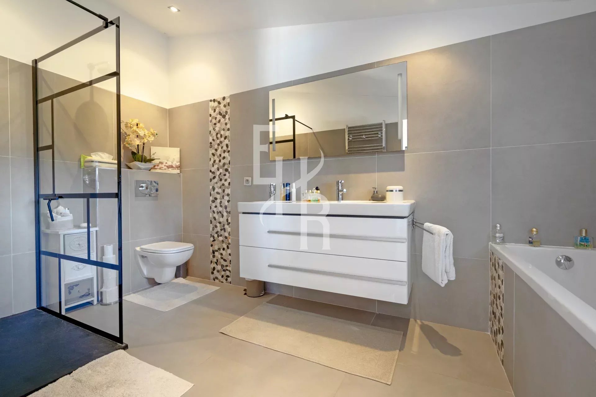 Contemporary bathroom Modern bathroom with shower, bathtub and double vanity unit