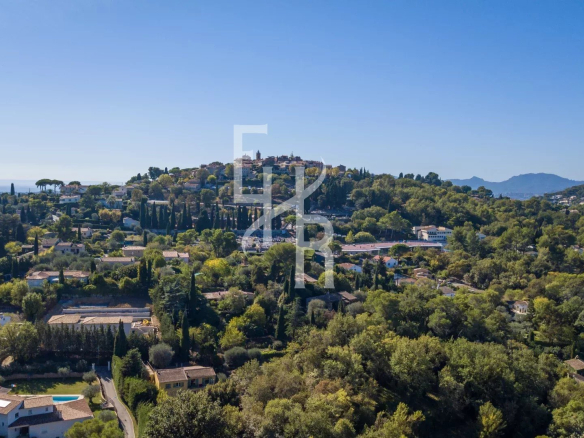 Panoramic view of the village of Mougins and the surrounding countryside.