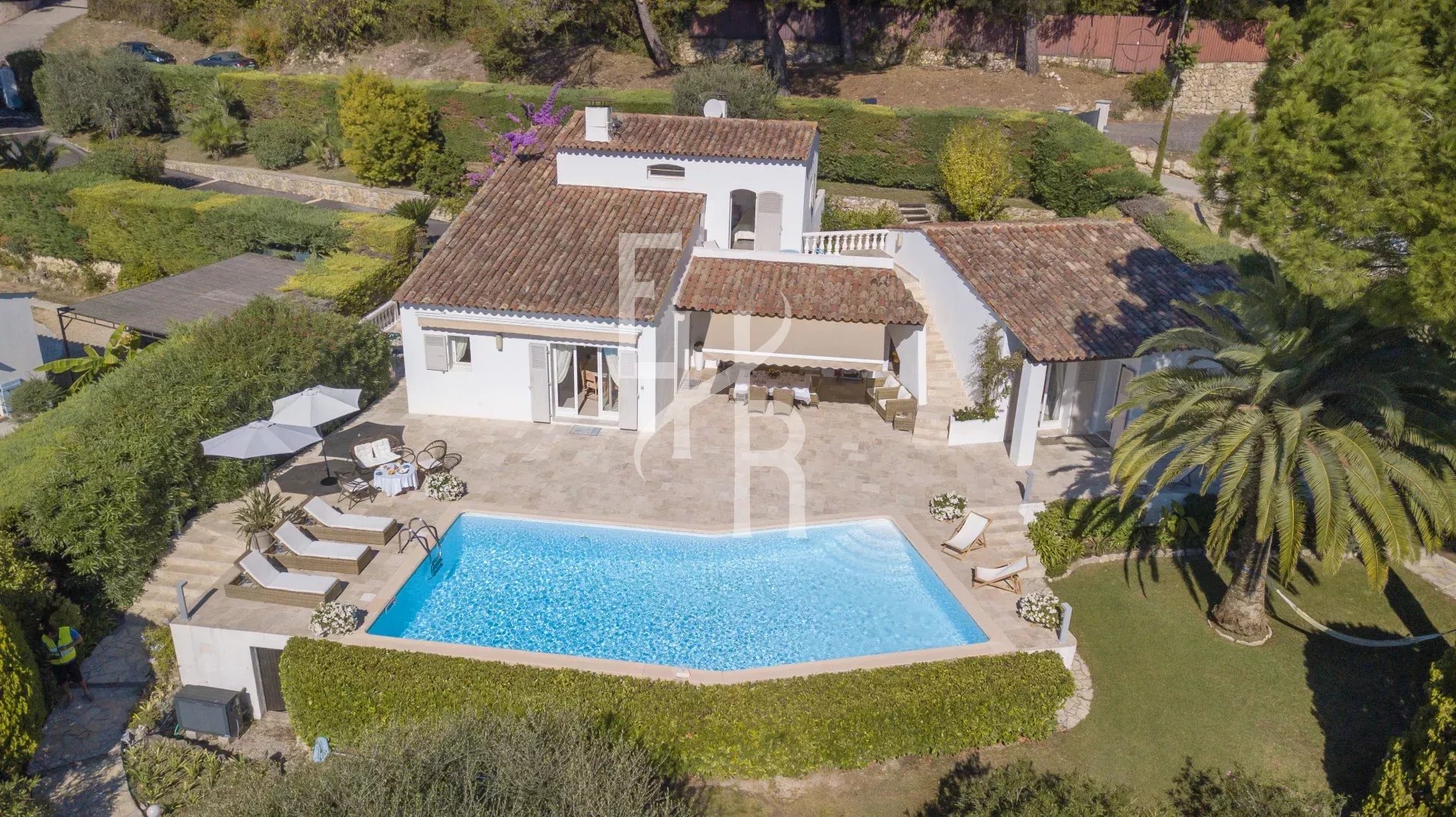 Villa for sale in Mougins Villa with swimming pool and village view in Mougins, recently renovated.
