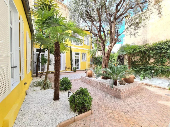 Townhouse with garden and century-old olive tree in Cannes, Rue d'Antibes.
