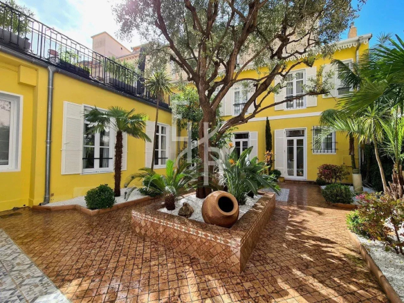 Luxury real estate photo | Charming Properties