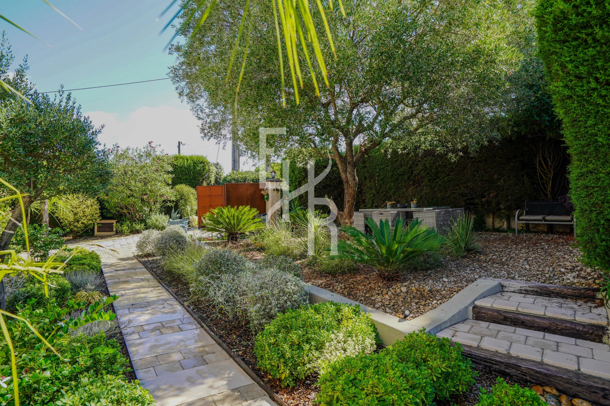 Villa garden in Mougins Landscaped garden with walkways and varied vegetation in a villa in Mougins.