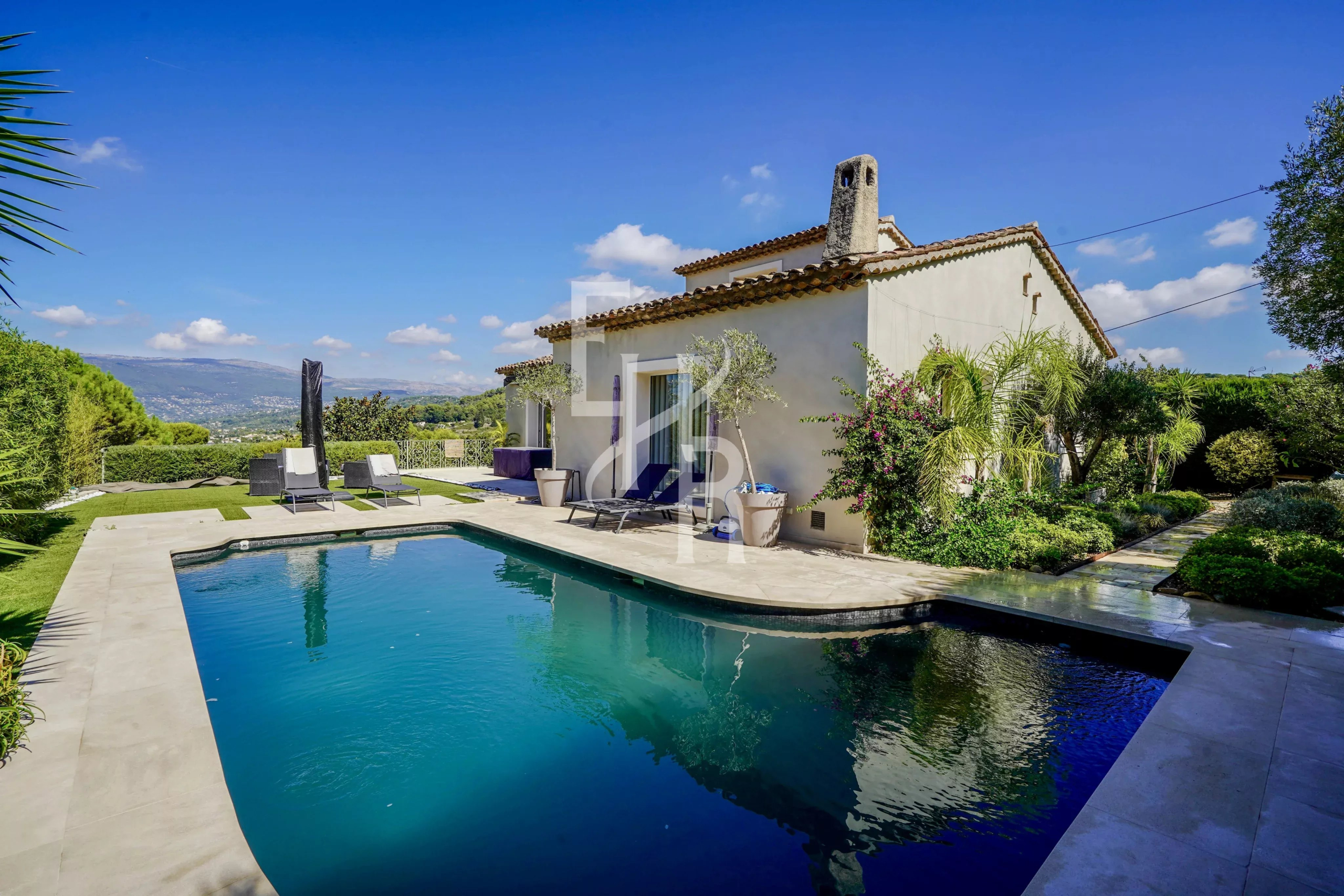 Provençal villa with swimming pool in Mougins Villa with swimming pool and views of the hills in Tournamy, Mougins.