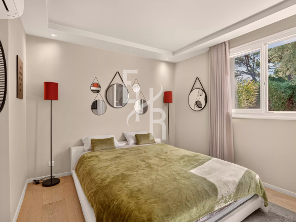 Room in a modern villa with a double bed and contemporary decor.