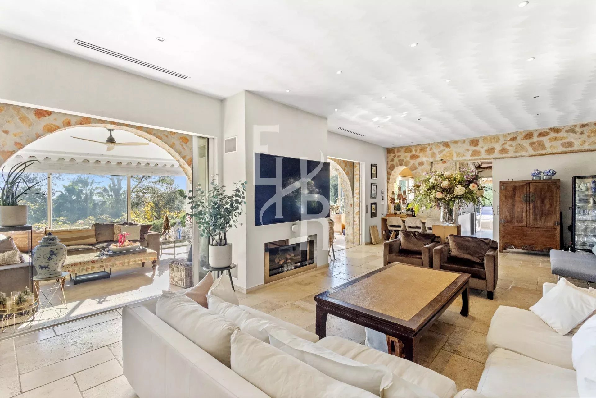 Interior of a Provençal villa in Mougins Interior of a Provençal villa in Mougins with a spacious living room and sea view.