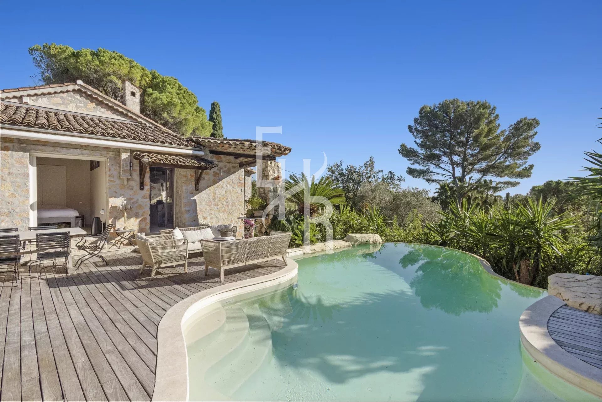 Provençal villa with sea view in Mougins Provençal villa with swimming pool and sea view in Mougins, surrounded by greenery