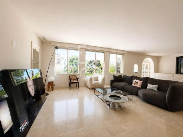 Interior of a 4-room apartment in Cannes, spacious living room with sofa and coffee table.
