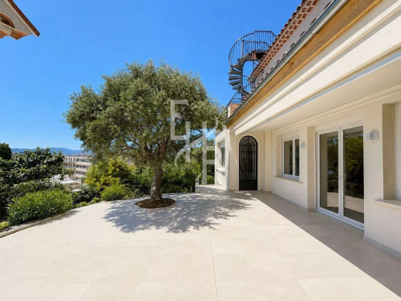 Luxury real estate photo | Charming Properties