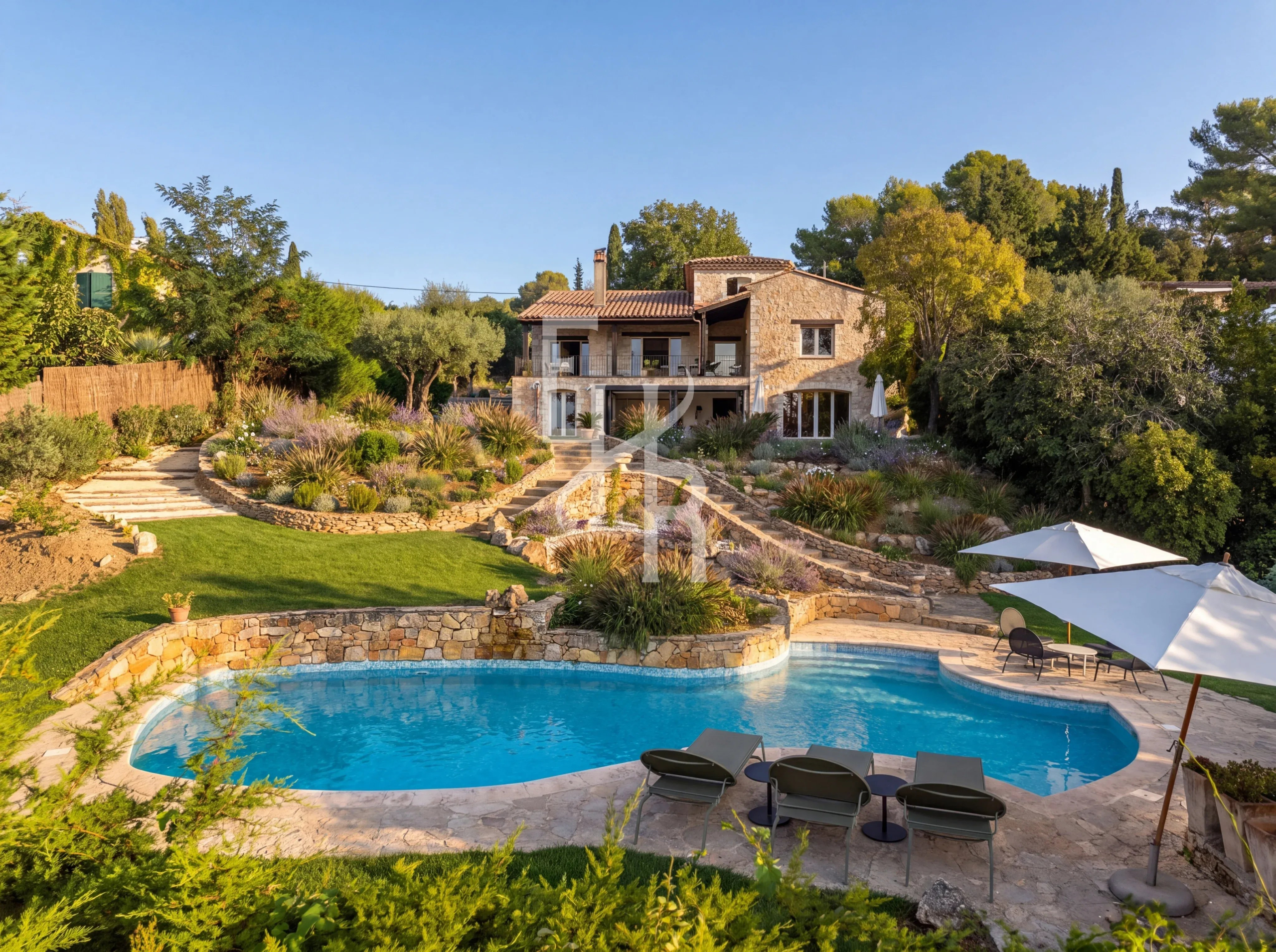Exceptional country house in Mougins Bastide with swimming pool and garden in Mougins, surrounded by lush vegetation.