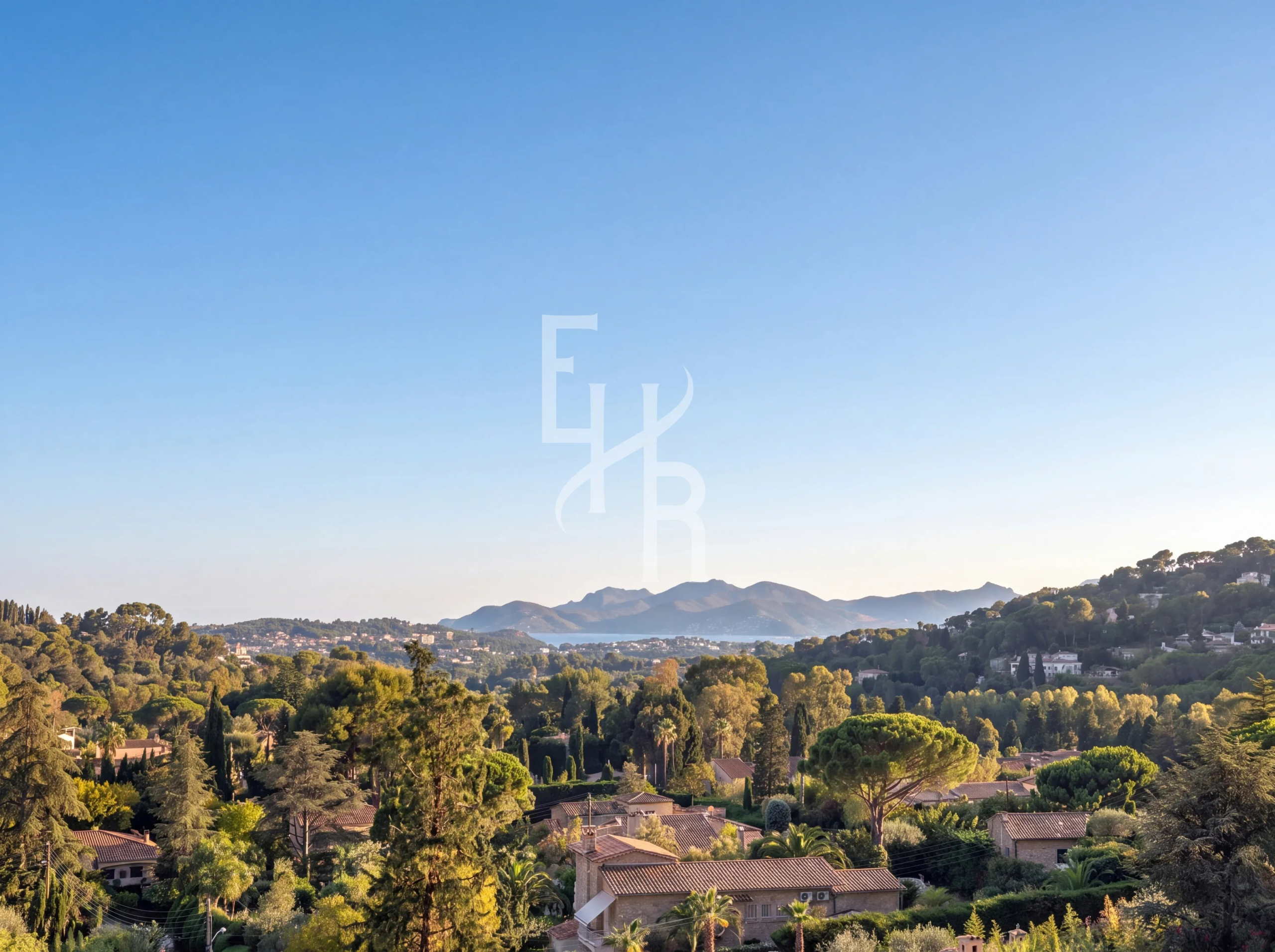 View of Mougins Panoramic view of the hills and vegetation of Mougins, with houses in the background.