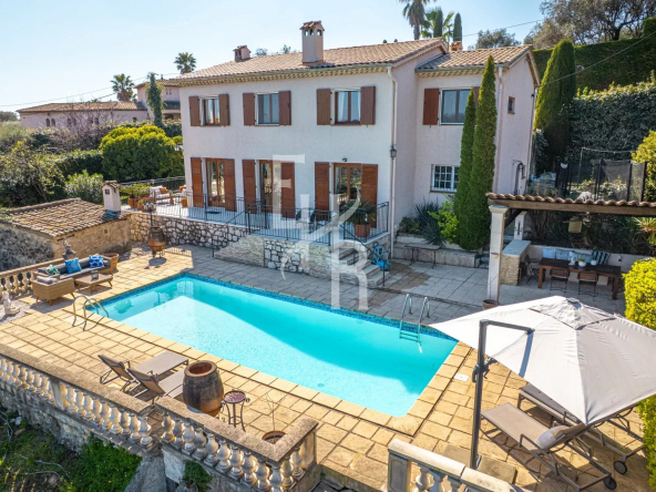 Villa à avec une vue de rêve proche Cagnes sur Mer