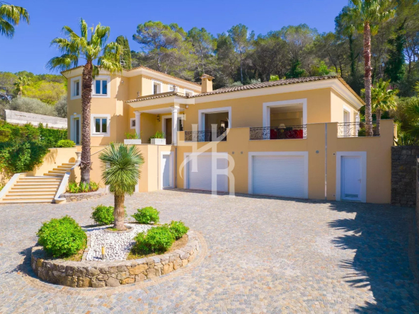 Achat / Vente Villa aux portes de Cannes au Calme Absolu