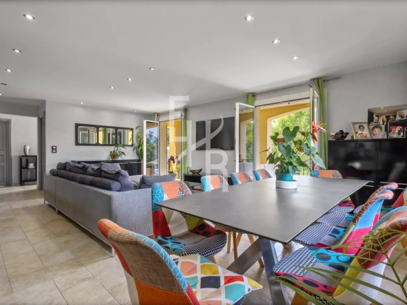 Villa 8 P, vue panoramique à Vallauris