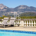 Villa d’Exception à Vence : Vue Spectaculaire, Calme Absolu et Proximité Idéale