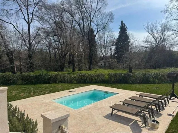Chateauneuf de grasse, villa 3 pièces avec piscine au calme absolu
