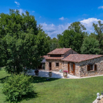 Montauroux, Bergerie rénovée au bord du lac, terrain plat 6841m²