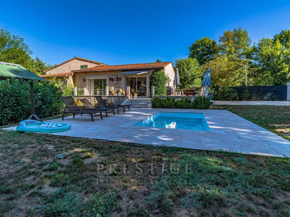 Chateauneuf de Grasse, 3 -room villa with absolute calm pool