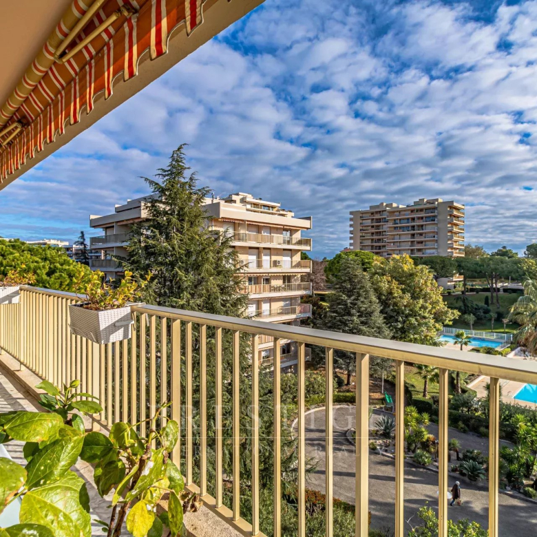 Cap d’Antibes, propriété luxueuse 6 pièces, piscine, garage,