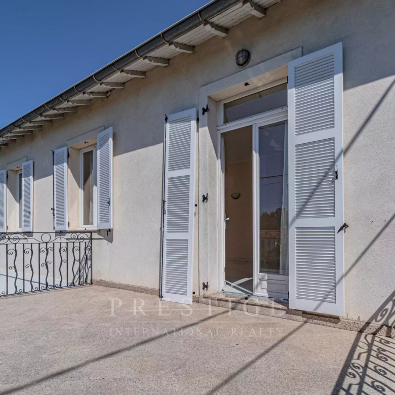 Nice West, brand new 2-bedroom apartment with terrace, sea view and parking