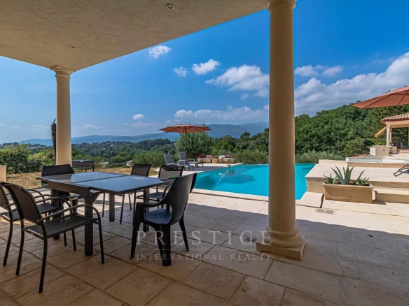 Terrace with pool and landscape views in Châteauneuf-Grasse, Florentine villa.