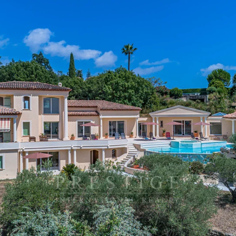 Luxury real estate photo | Charming Properties