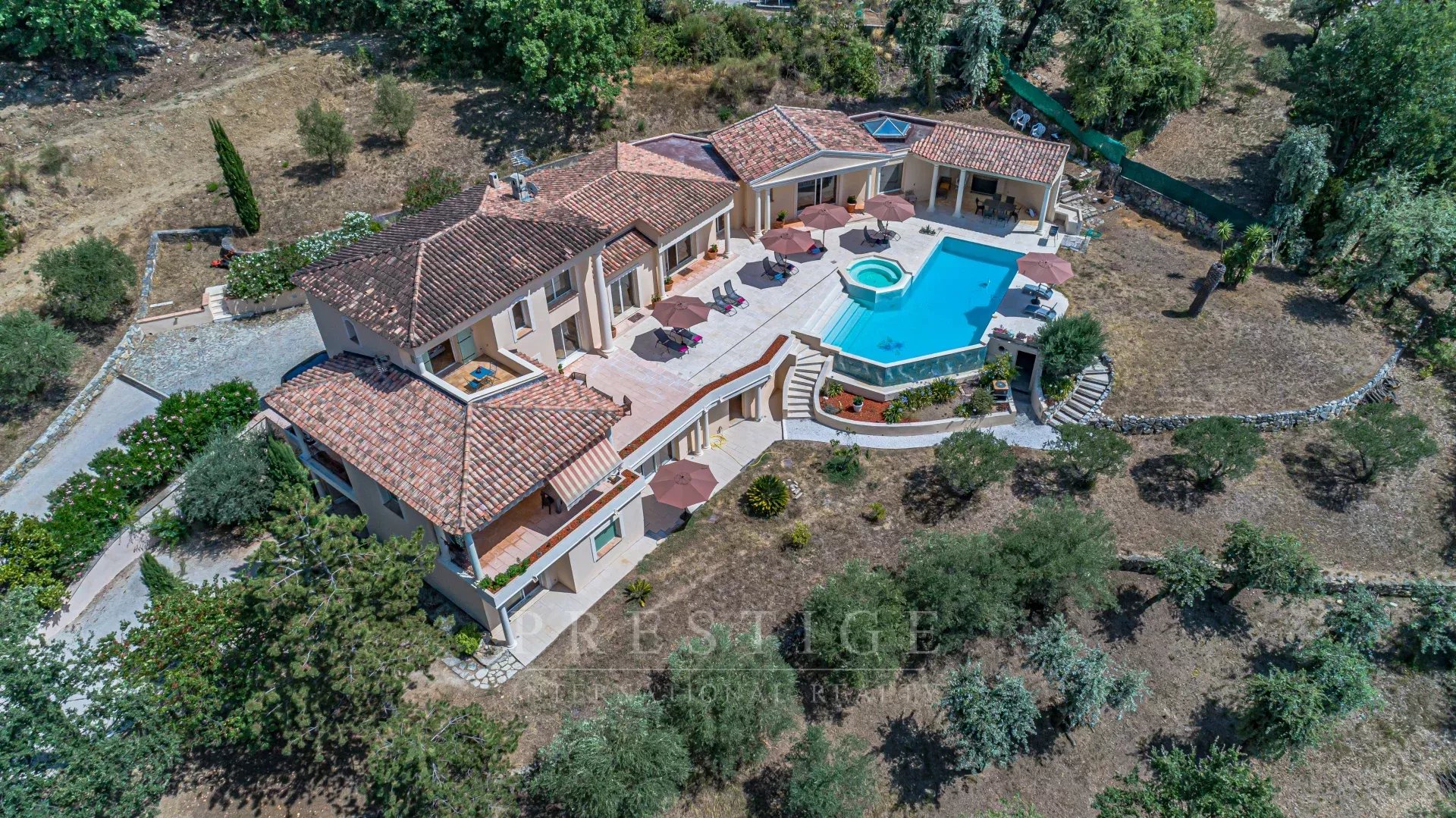 Florentine villa in Châteauneuf-Grasse Aerial view of a Florentine villa with swimming pool and garden in Châteauneuf-Grasse.
